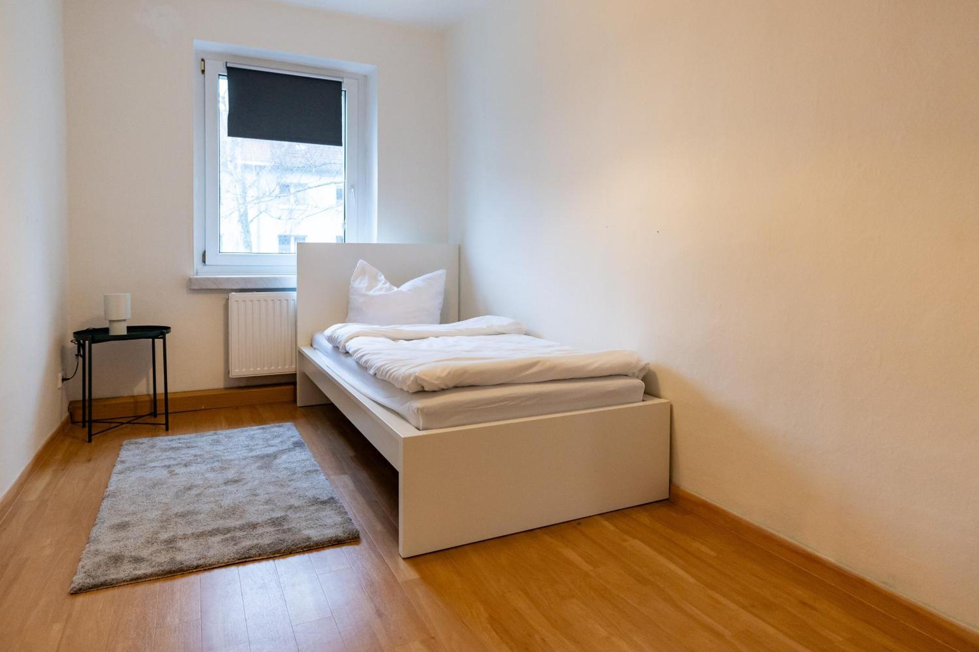 Moderne 4 Zimmer Wohnung Vollausgestattet Und Moebliert Halle  Luaran gambar