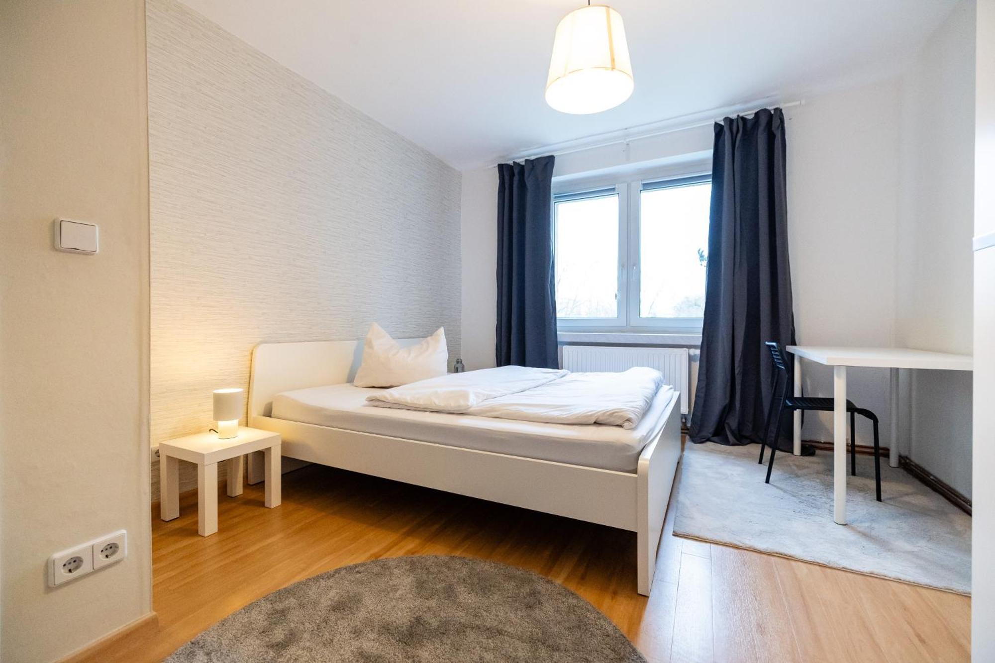 Moderne 4 Zimmer Wohnung Vollausgestattet Und Moebliert Halle  Luaran gambar